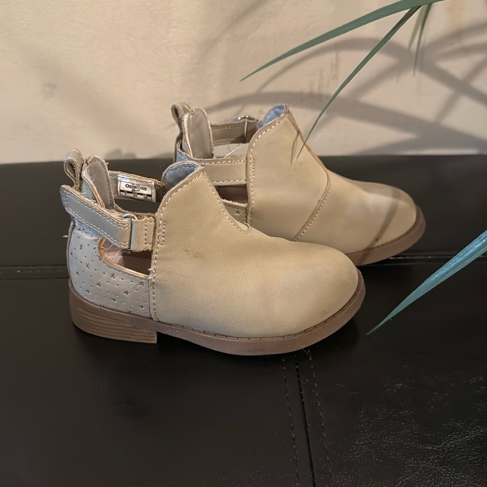 OshGosh B’gosh Little Girl Toddler Velcro Booties